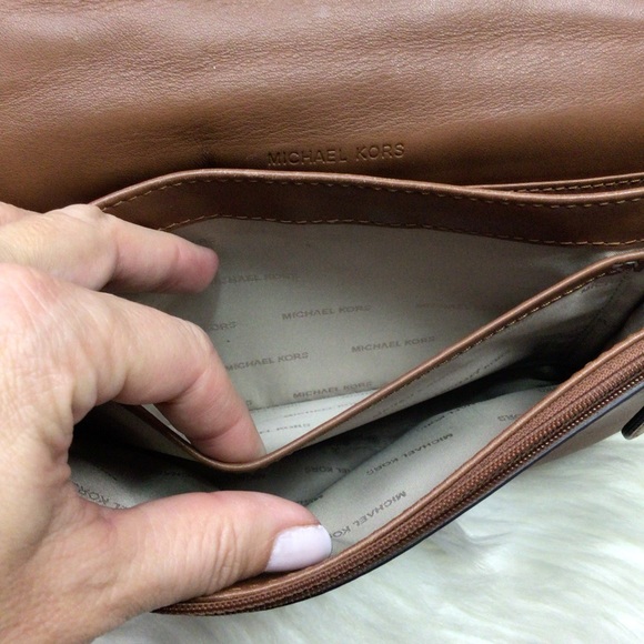 MICHAEL KORS BROOKLYN GROMMET Caramel Brown Leather Crossbody Bag Purse Flap - Picture 6 of 14